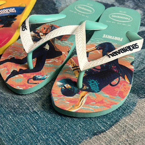 Havaianas 2 pair of Fortnite edition flip-flops.  7-8/6-7m/39-40 NWOT - Picture 3 of 10